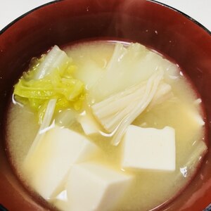 ＊今日のお味噌汁＊白菜・玉ねぎ・えのき・豆腐